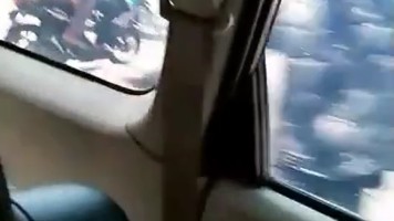 Dinda Meka Sange Hot Omek di Mobil