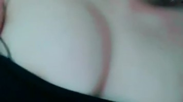 Vani Remas Buah Dada Sambil Tiduran