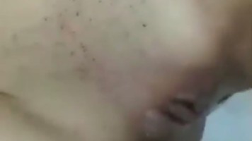 Bokep Premium ABG Cantik Bening Kena Gangbang Tiga Pria Sekaligus